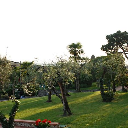 Hotel Desiree - Garda Lake Collection Sirmione Bagian luar foto