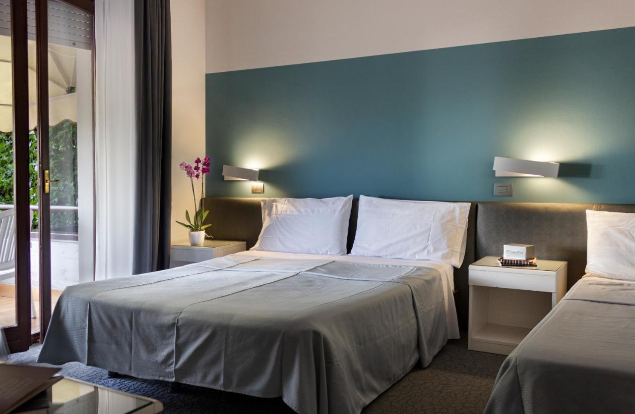 Hotel Desiree - Garda Lake Collection Sirmione Bagian luar foto