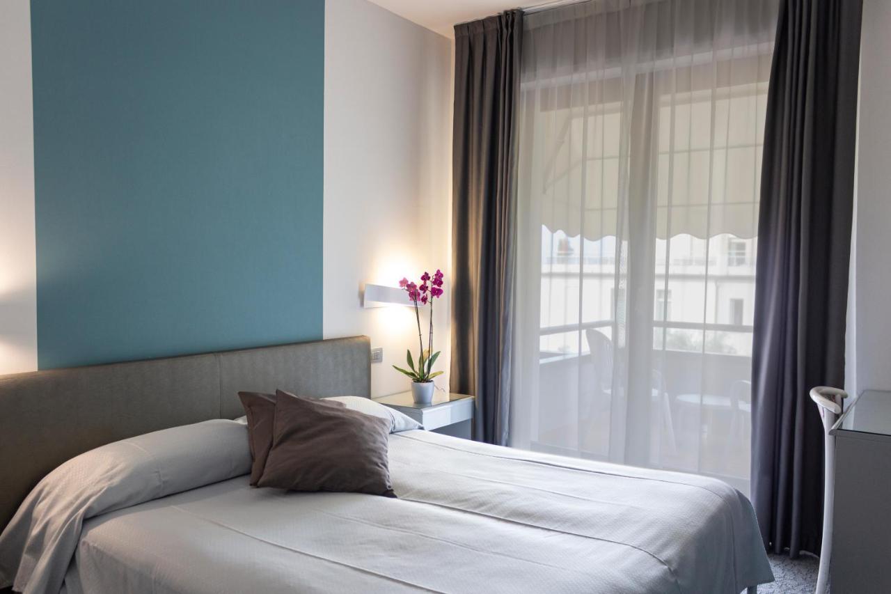 Hotel Desiree - Garda Lake Collection Sirmione Bagian luar foto