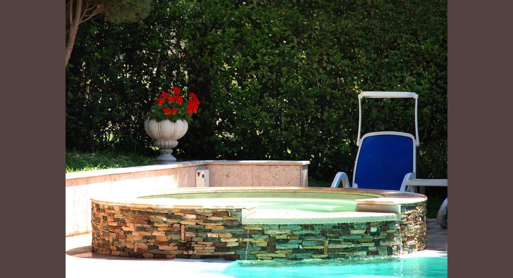 Hotel Desiree - Garda Lake Collection Sirmione Bagian luar foto