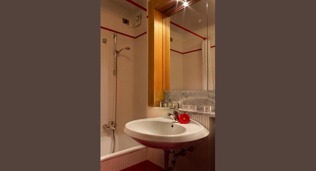Hotel Desiree - Garda Lake Collection Sirmione Bagian luar foto