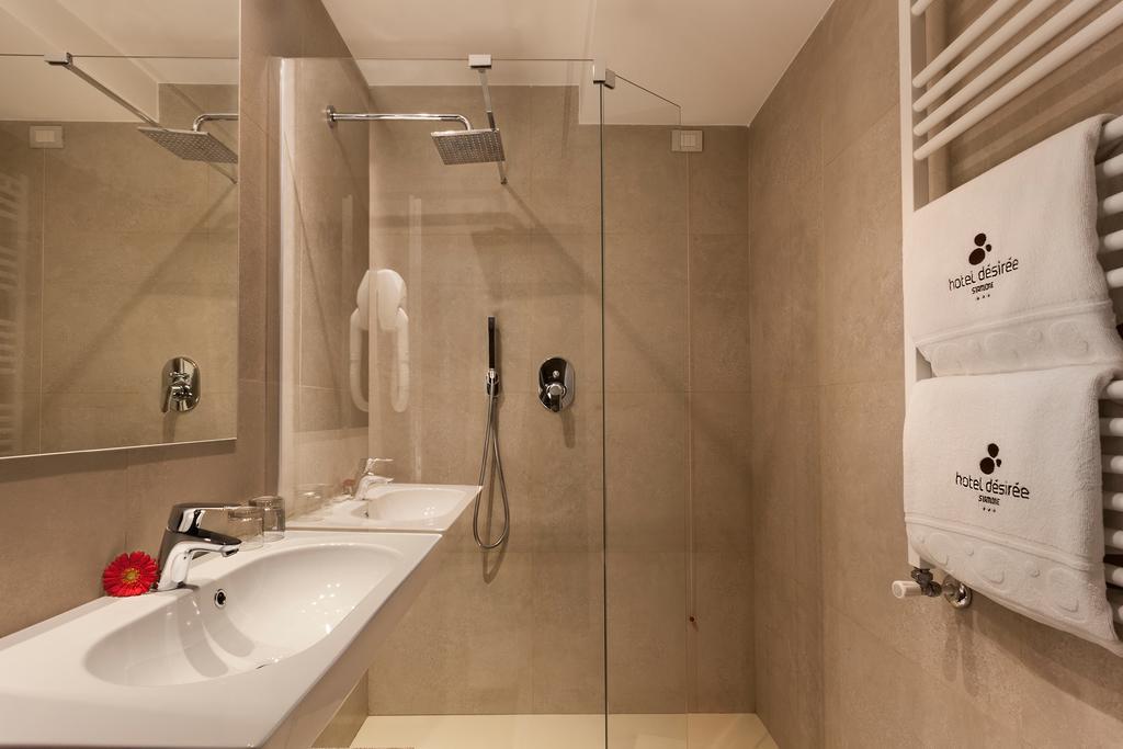 Hotel Desiree - Garda Lake Collection Sirmione Bagian luar foto