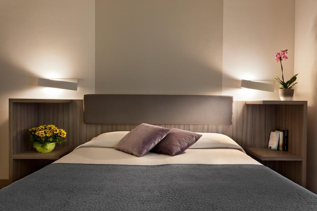 Hotel Desiree - Garda Lake Collection Sirmione Bagian luar foto
