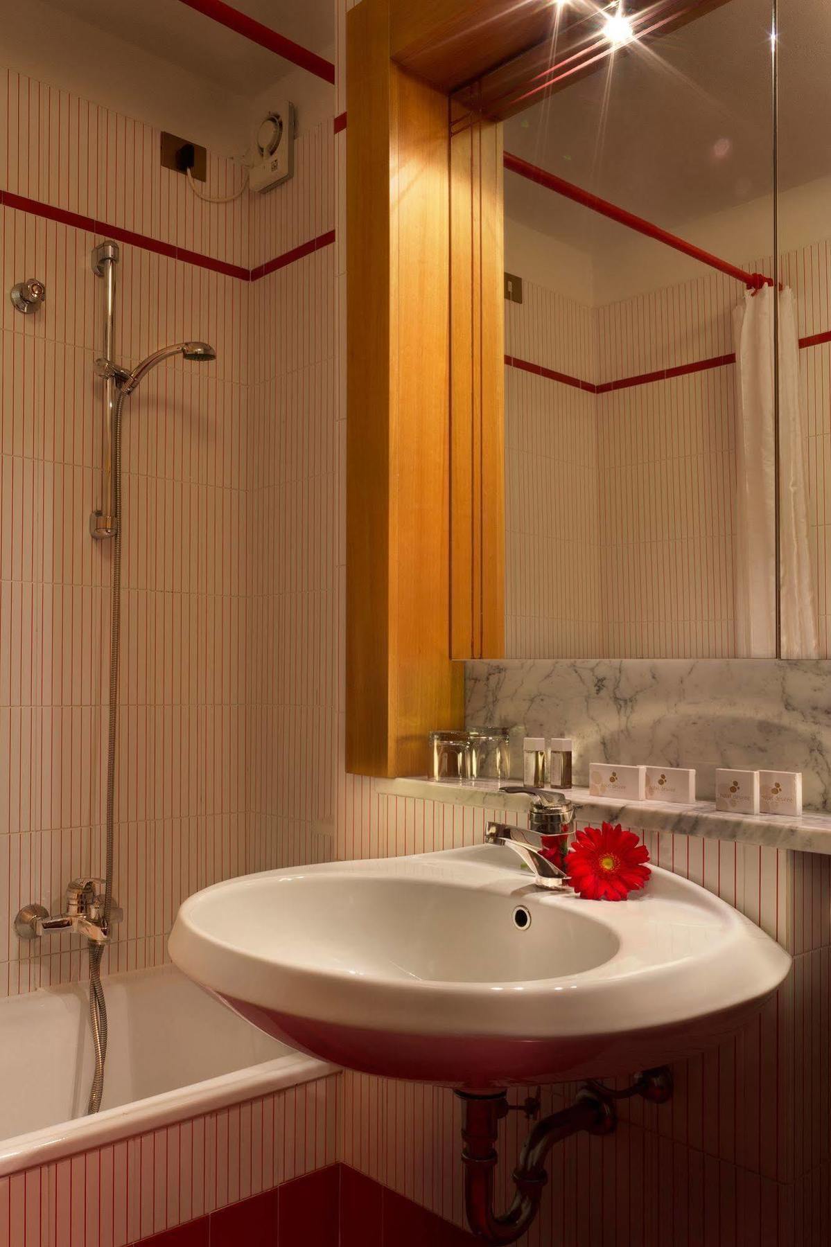 Hotel Desiree - Garda Lake Collection Sirmione Bagian luar foto