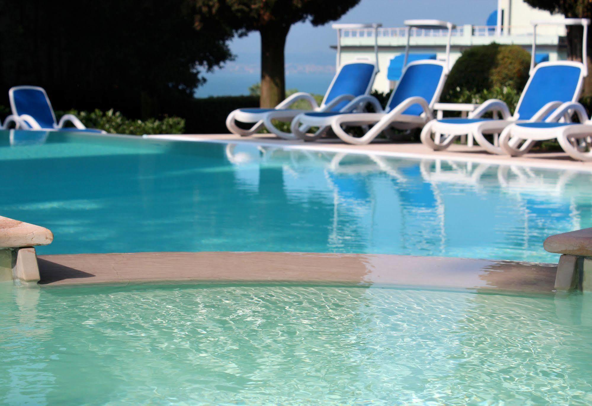 Hotel Desiree - Garda Lake Collection Sirmione Bagian luar foto
